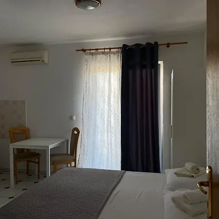 Apartments Mate Omis Exterior photo