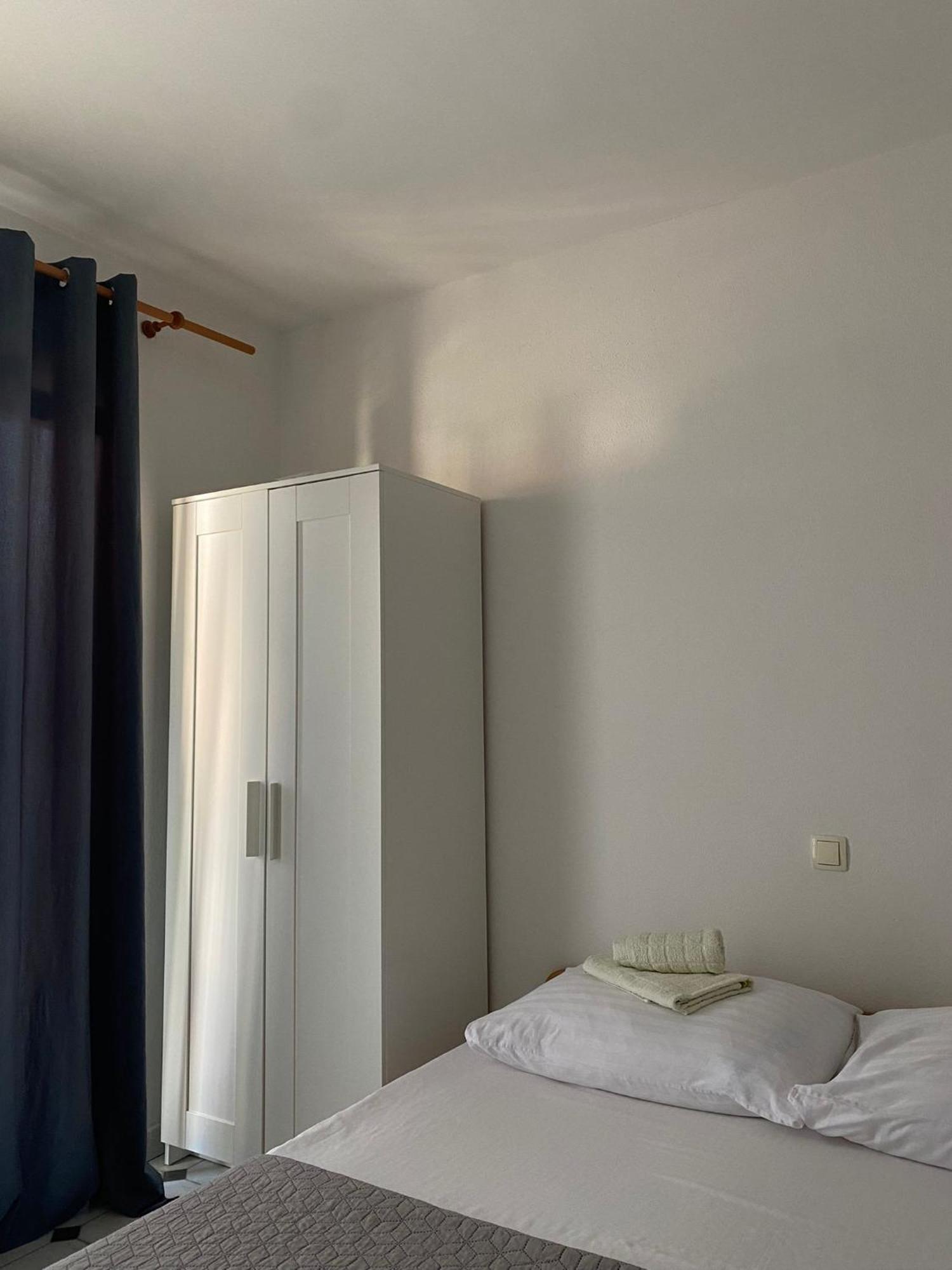 Apartment Mate *